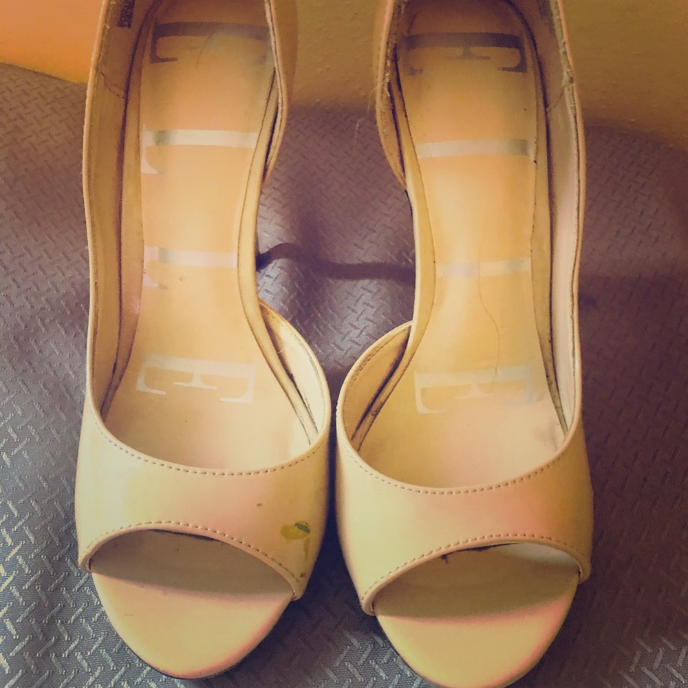Elle Peep Toe Nude Pumps